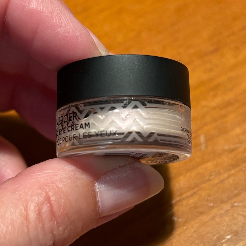 Laura Mercier Illuminating Eye Cream - Picture 5 of 7